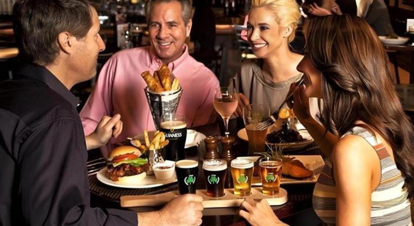 קינג אוף פרוסיה Valley Forge Casino Resort מראה חיצוני תמונה